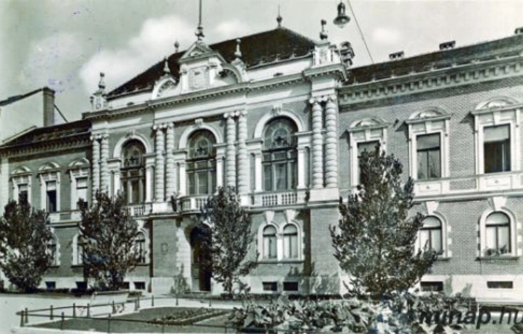 A MAB-székház – akkor és most… 