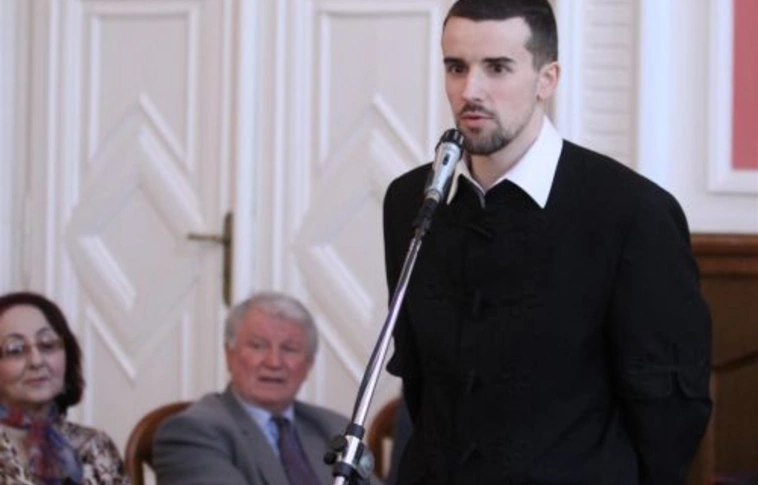 Jobbik: 2008-ig fizessék vissza a jutalmakat!