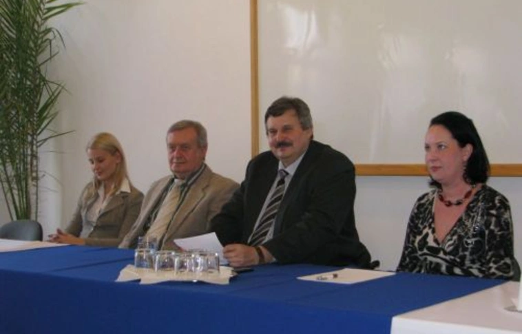 DIGÉP: Zaciera megy, Somogyi jön