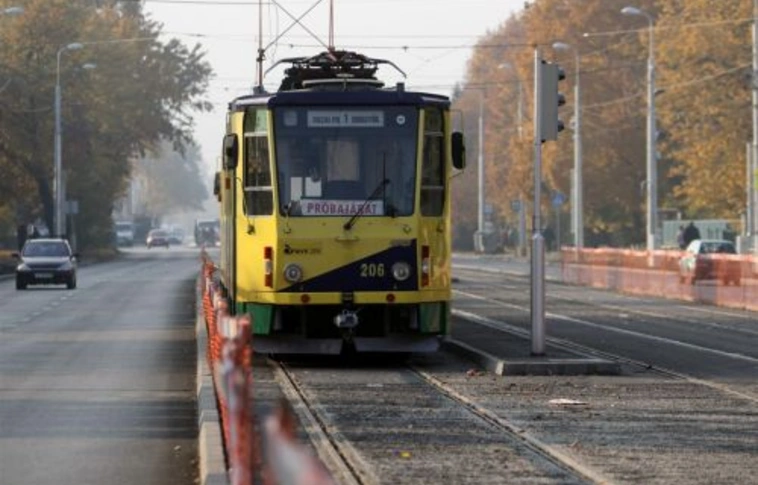 Zöld Nyíl: gazdát cserélhetnek a pálya melletti utak