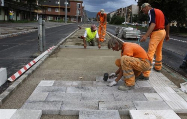 Miskolci diákok tervezhetik meg a Thököly utcai villamosmegálló egyedi elemét