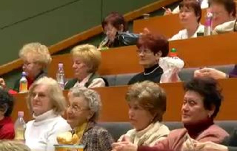 Az anyagtudománnyal kezdtek a szépkorúak