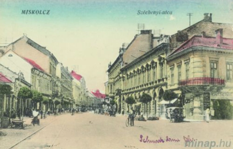 A Széchenyi – Szentpáli utca kereszteződése – akkor és most…