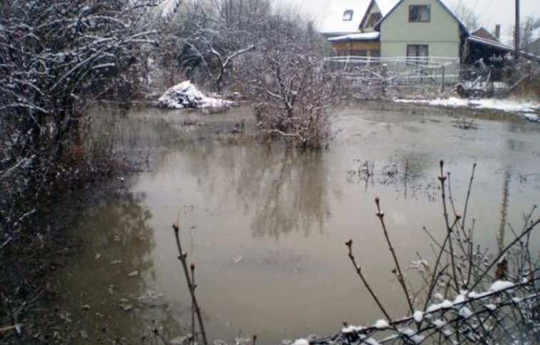 Téli „árvíz” – eltört egy 300-as cső