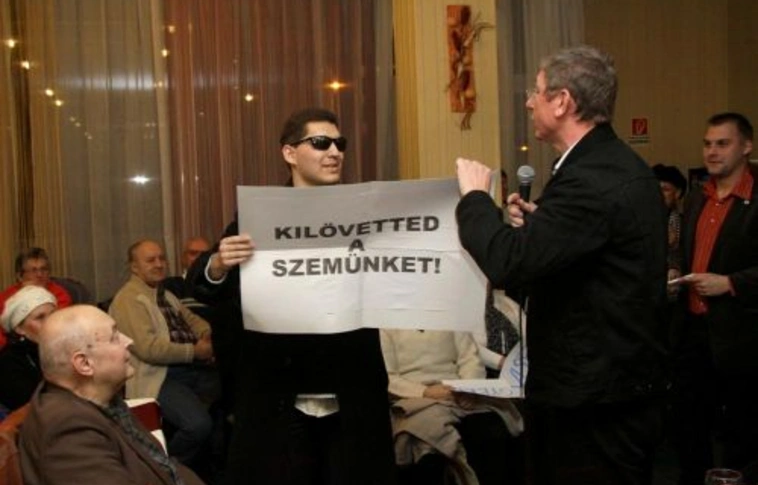 Gyurcsányi víziók és radikális plakátok