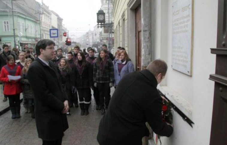 Koszorúzás és verskommandó a magyar kultúra napján
