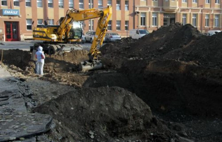 Komolyabb lelet nélkül a Patak utcán