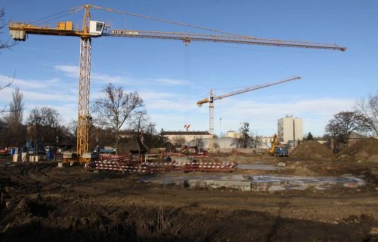 Selyemrét: épülnek a medencék