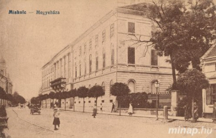 A megyeháza – akkor és most…