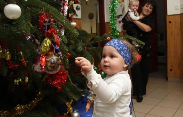 Pakkot kaptak a „cipődobozos” gálán