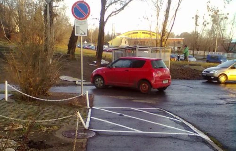 Parkolási problémák, bírság a Középszeren