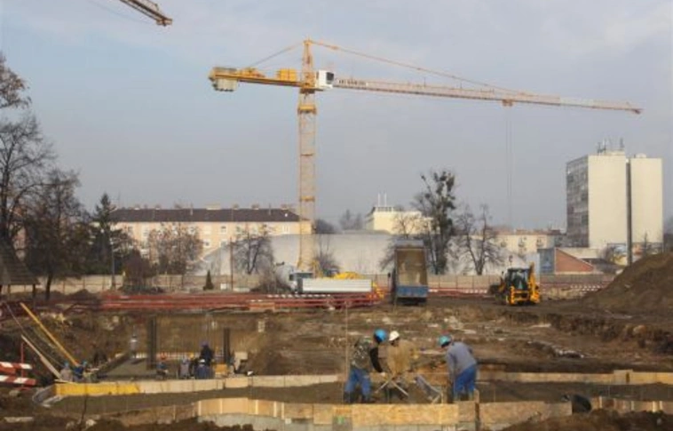 Betonozási, alapozási munkák a Selyemréten