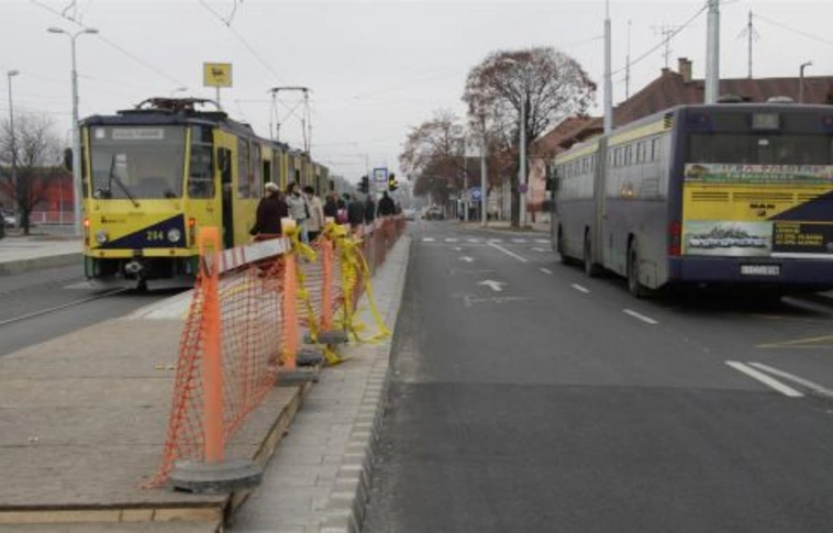  Újgyőri főtér: lakossági igény a buszmegálló áthelyezése