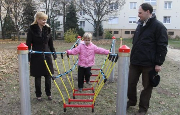 Megújult játszóterek, területrendezés