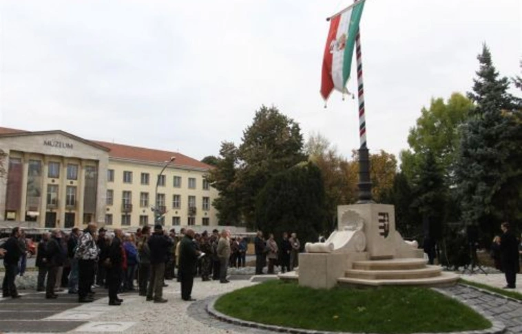 A Jobbik az Országzászlónál emlékezett