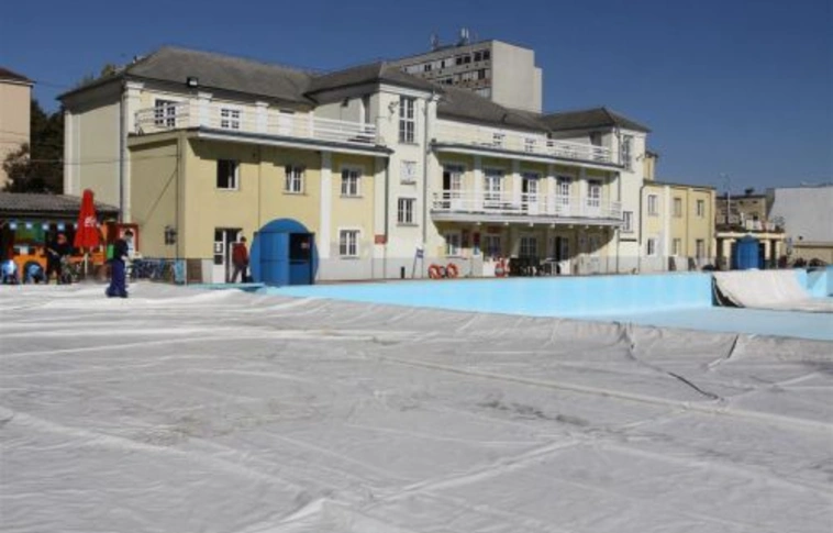 Zárva a fürdő, készülnek a télre