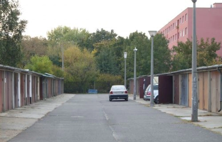 Nem akarnak útvámot fizetni a garázstulajdonosok