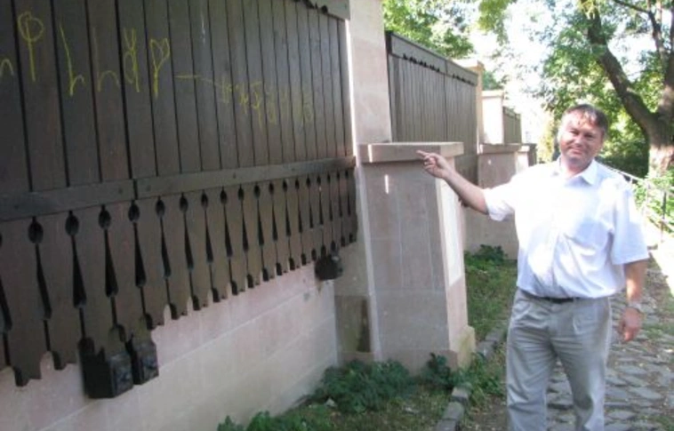 Értelmetlen vandalizmus az Avason
