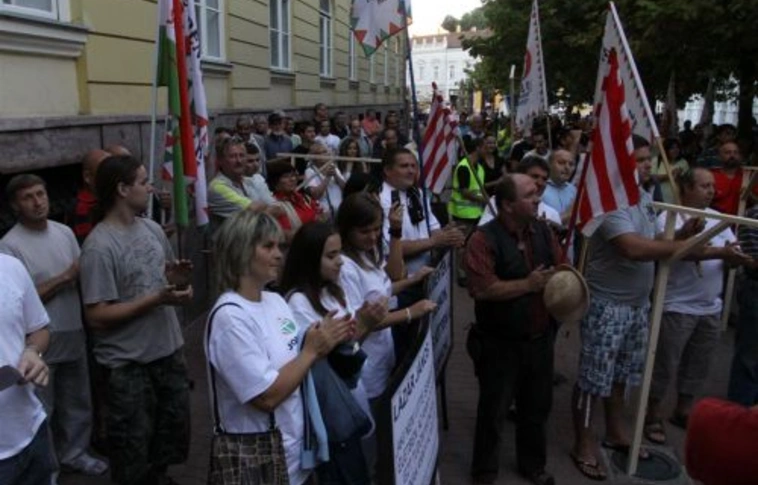 A devizahitelesekért demonstrált a Jobbik Miskolcon