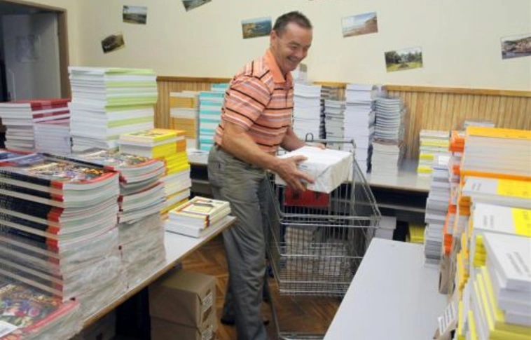 Önkormányzati fenntartású iskolák: tankönyvek és támogatások