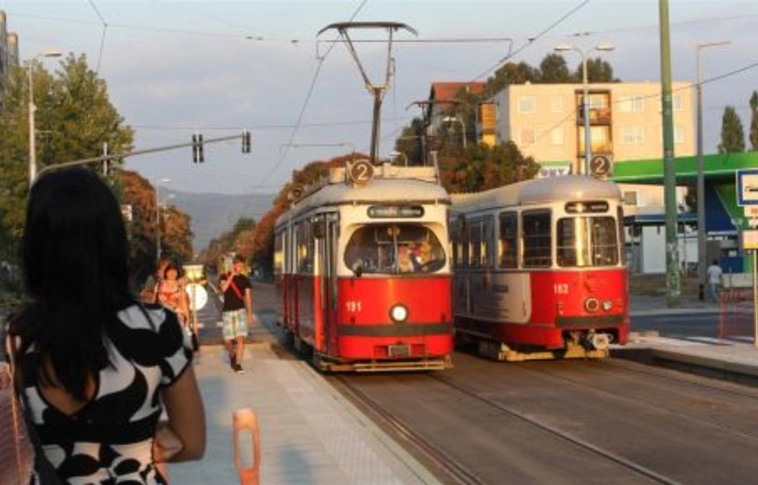 Ismét jár a villamos, őszi menetrend a buszoknál