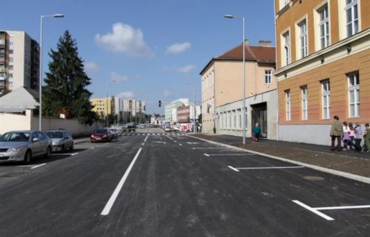 Csendes aszfalt a Petőfin