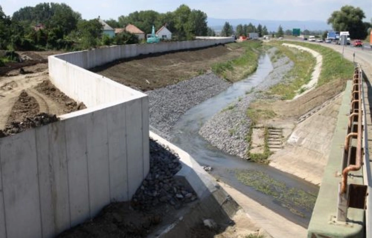 Szeptemberre kész a gát