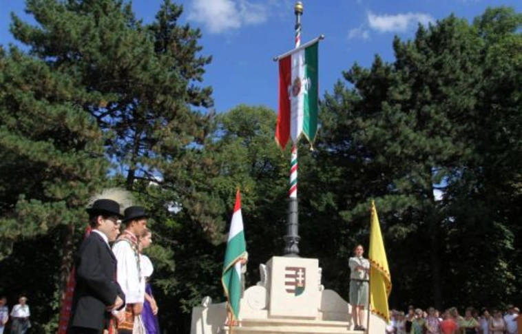 Felavatták az Országzászlót (Képgalériák!)