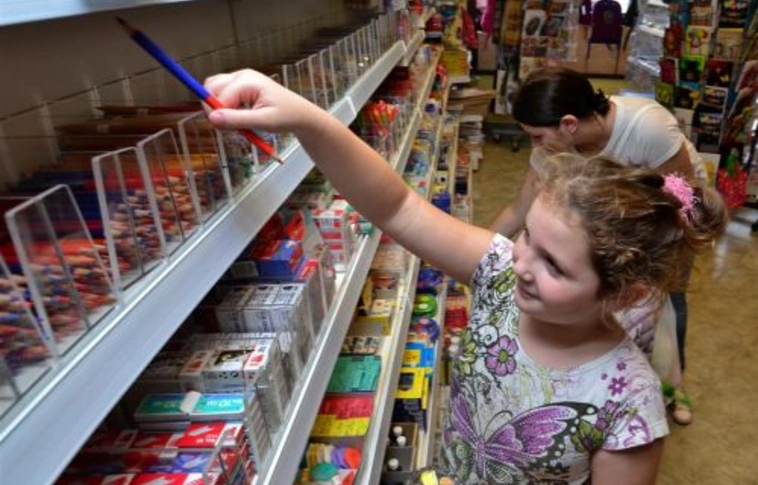 Nem lesz könnyebb (és olcsóbb) az iskolatáska