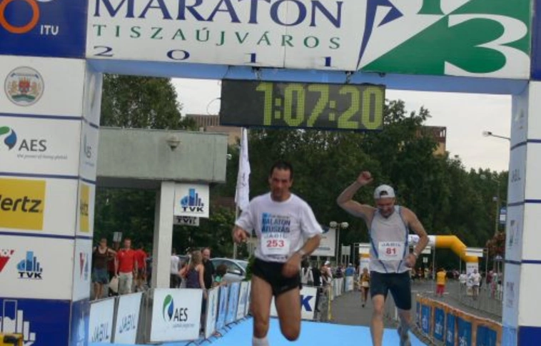 Triatlon: több százan futottak