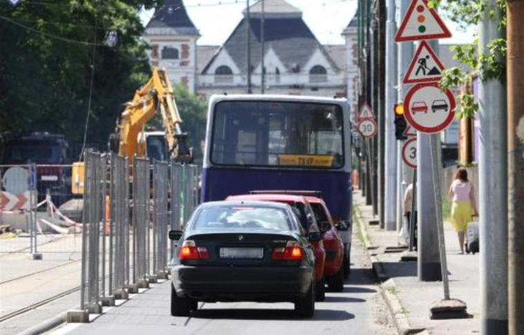 Zöld Nyíl: változik a forgalmi rend a Baross Gábor utcán, autósok figyelem! 