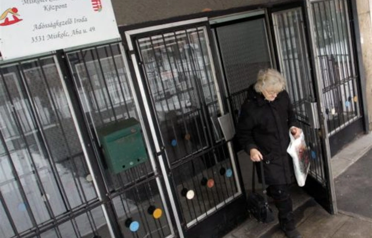 A kintlévőség mellett, a szociális problémákat is kezelnék