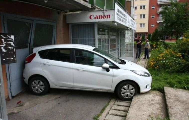 Rosszul lett, lépcsőháznak hajtott