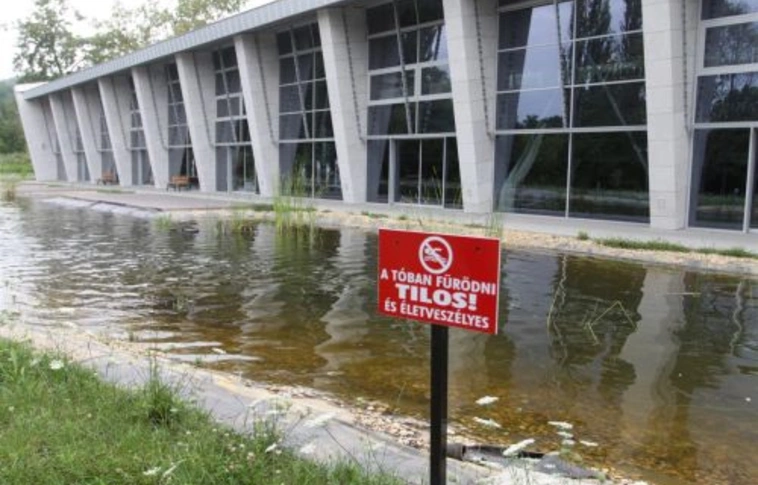 Amit nappal rendbe tesznek, éjjel összeszemetelik
