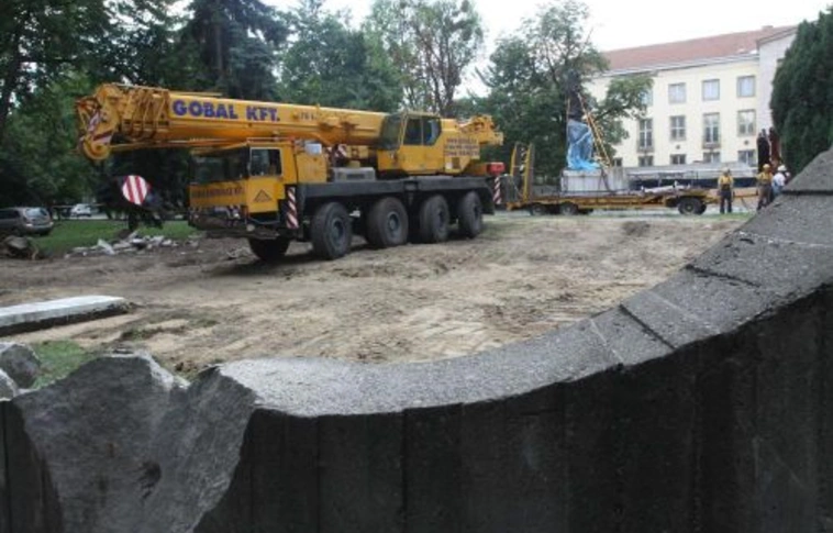 Országzászló: gyűlnek az adományok