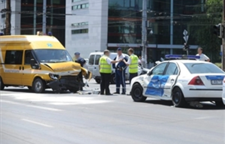 Karambolozott a miskolci koraszülött-mentő
