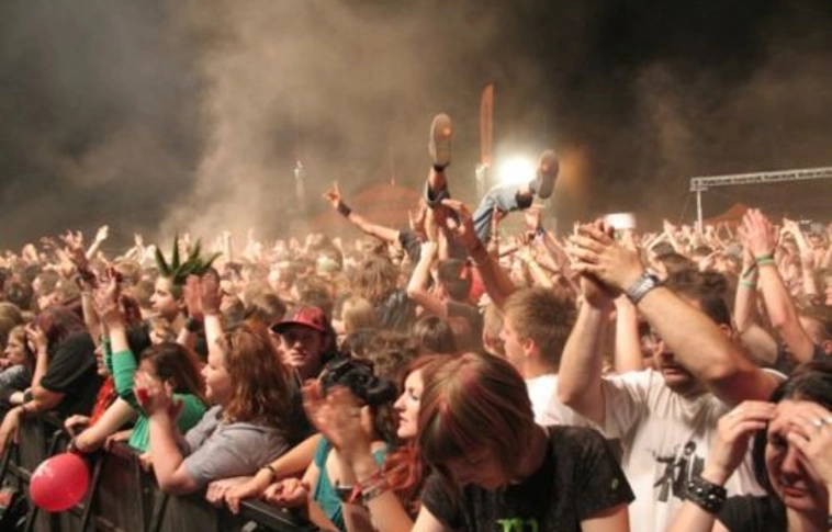 Emberdobálós hangulatot teremtett a ROAD
