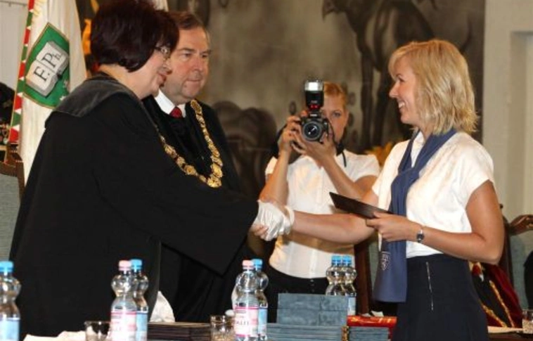 A bölcsész végzősök is átvették diplomájukat