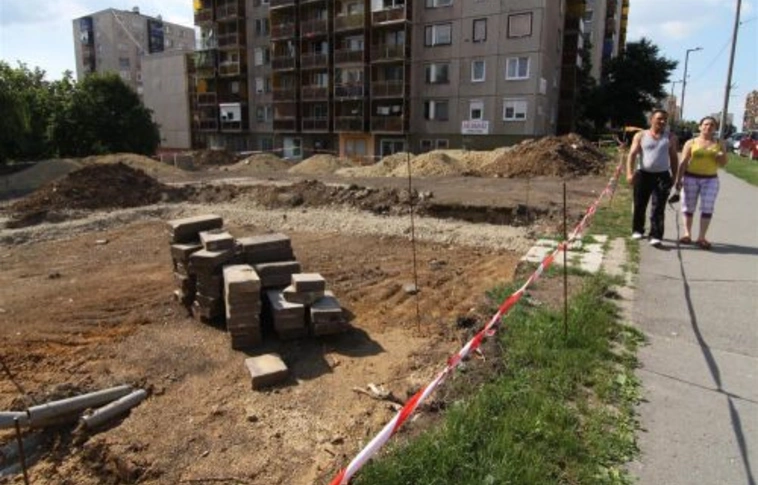 Épül a Szentgyörgy utcai egészségház parkolója