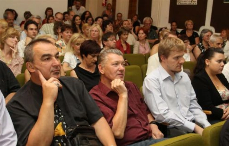 Remek kritikák a szimfonikusokról