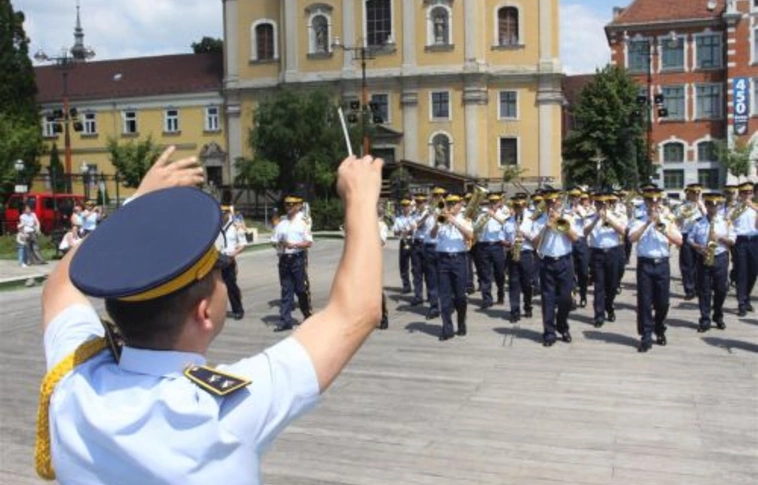Török Légierő Zenekar muzsikált Miskolc utcáin
