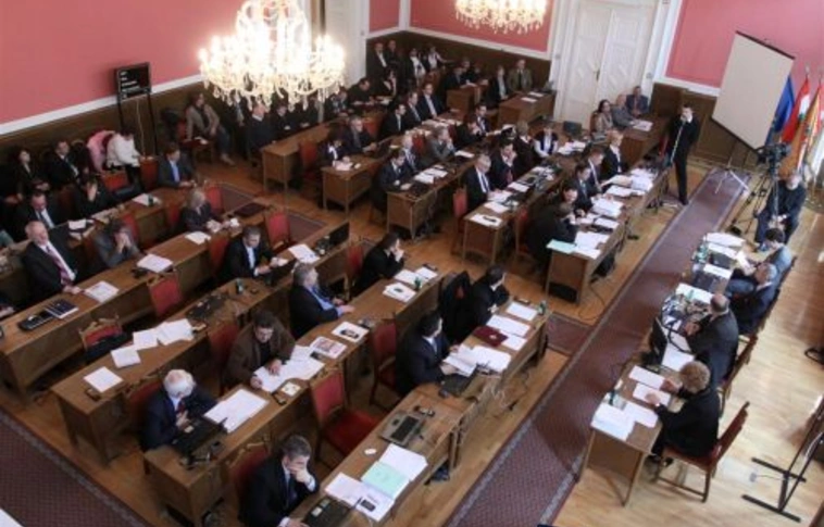 Finomítják a polgármesteri hivatal felépítését