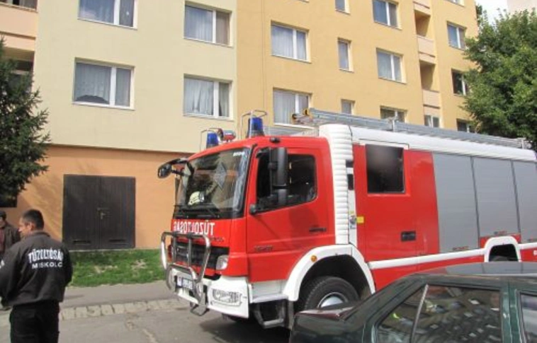 Biztosítani kell a tűzoltás feltételeit