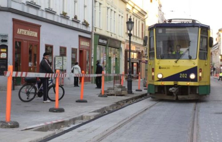 Villamosszínház és bajnokavatás