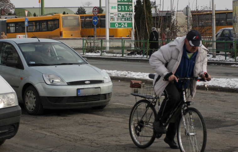 Torkig vannak az emberek a benzináremeléssel
