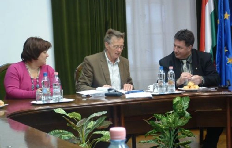 Számolják a kisebbségi önkormányzati képviselőkre leadott voksokat