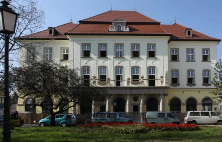 Visszaköltözik az egyetem a Zenepalotába