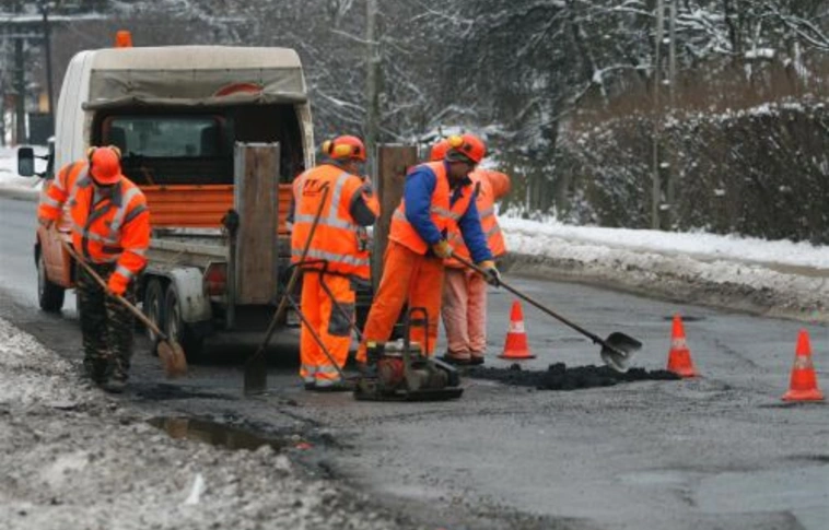 Kátyús, de letakarított utak Miskolcon