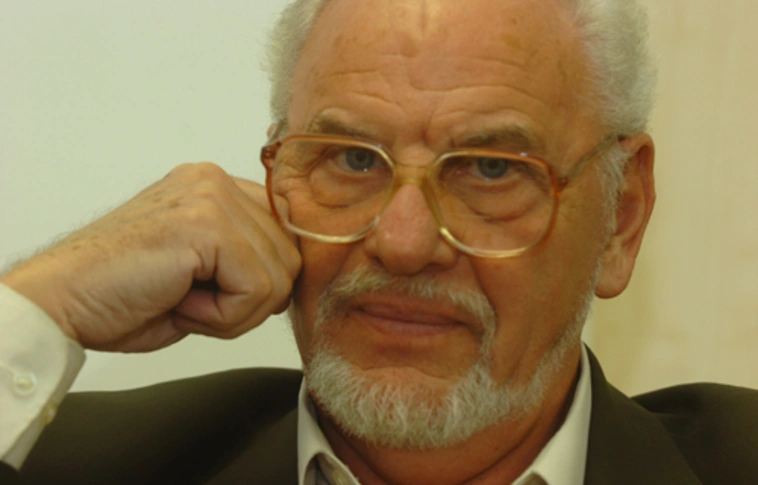 Az "Isten bohócai" című könyvét dedikálta Müller Péter
