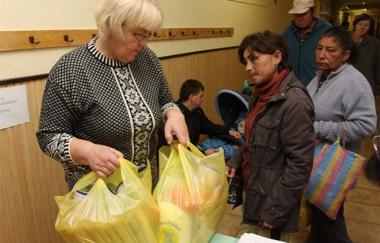 Mindenki kap az élelmiszercsomagból